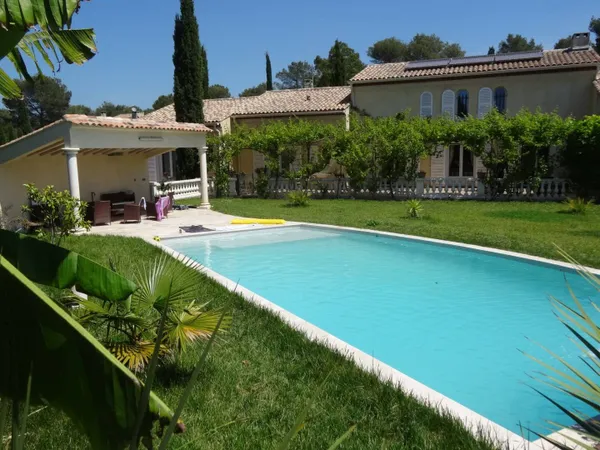 Maison de plain-pied 6 pièces 267 m² 