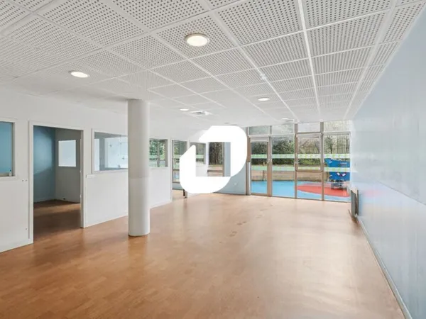 Bureaux - A LOUER - 666 m² non divisibles 