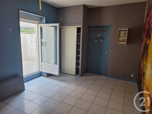 Studio 1 pièce 27 m² 