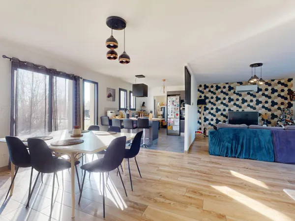 Très jolie contemporaine avec garage et grand jardin 