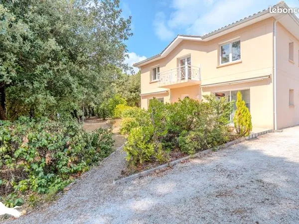 Maison 7 pièces 182 m² 