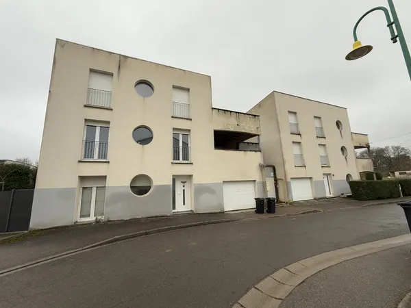 TIERCELET - Bel appartement F4 de 100m2 avec grande terrasse 