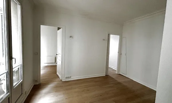 Appartement de 3 pièces - 37.28 m2, 8 place Robert Belvaux 9 