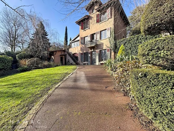 Sainte-Foy-Lès-Lyon - PROPRIÉTÉ D'EXCEPTION - CŒUR DE BOURG - CA 
