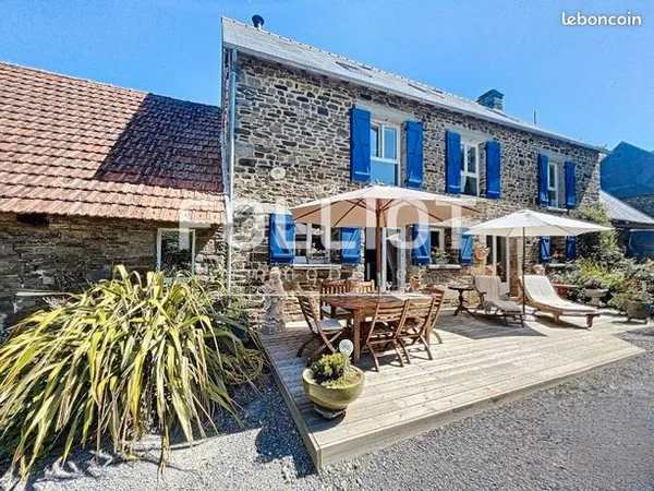 Maison 8 pièces 243 m² 