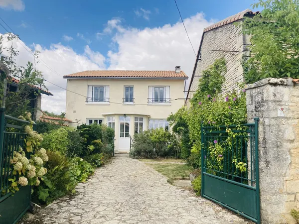 Maison de campagne rénovée au calme 