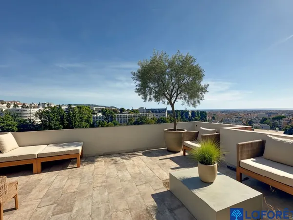 Duplex, dernier étage avec terrasses 