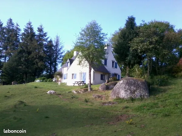 Maison, grand terrain et rivière 