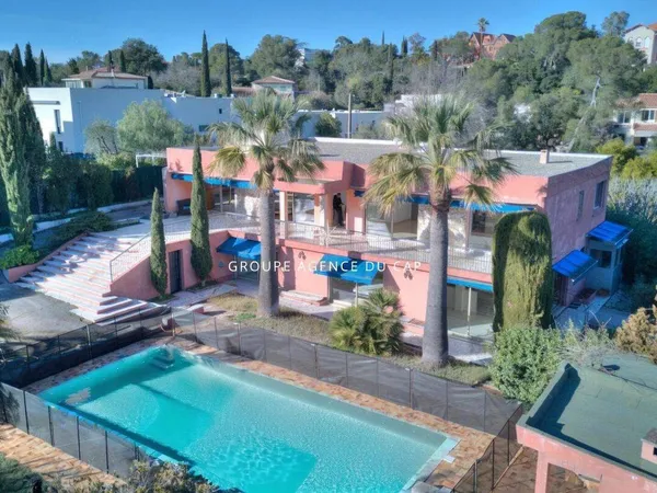 Villa 12 pièces 345 m² 