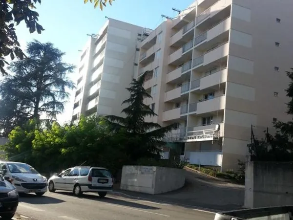 Grand T 2 proche TASSIN 