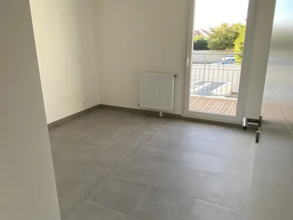 À louer Beau T3 neuf avec balcon et place de parking 