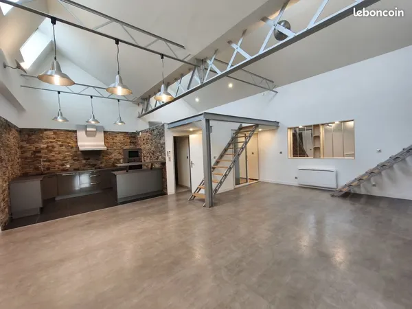 Loft 6 pièces 115 m² 