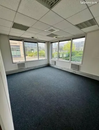 Bureaux 176 m² 