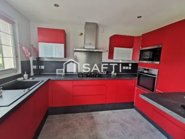 plein pied, terrain clos, 5 chambres, cuisine ouverte sur séjour 