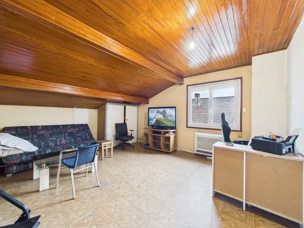 STUDIO 35M2 + Grand garage à rénover - CHAMBERY-BISSY 