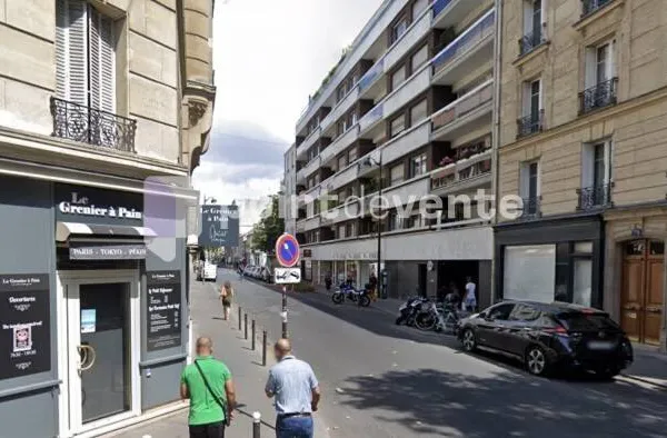 Boutique 212 m² 