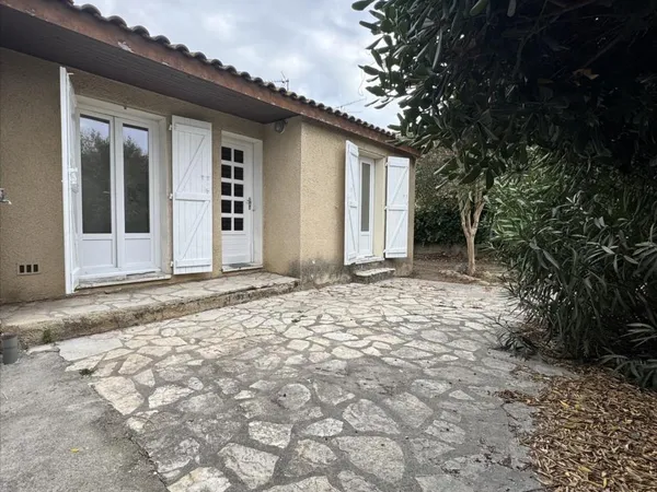 Proche stade villa F4 plain pied 