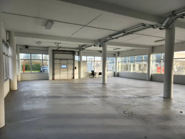 Local d'activité 230 m² 