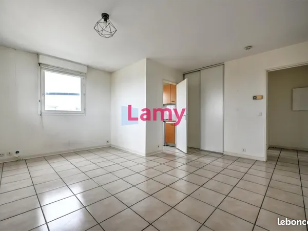Studio 1 pièce 30 m² 