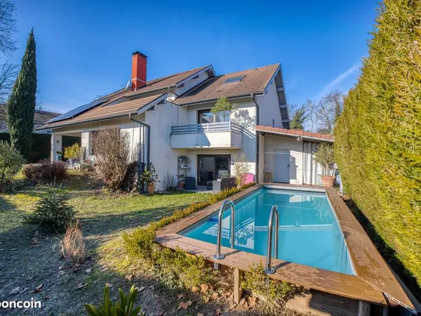 Maison 11 pièces 261 m² 