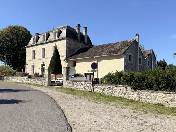 Maison 19 pièces 240 m² 