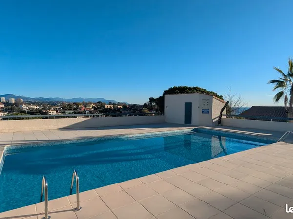 T1 de 27.6m² avec jardin privatif et piscine commune, VILLENEUVE LOUBET 