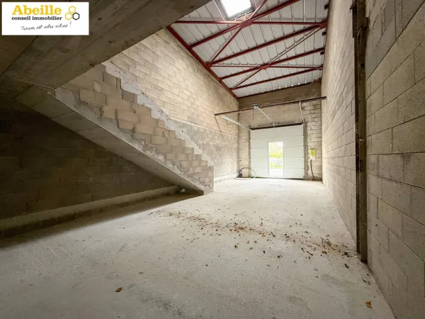 Local d'activité 150 m² 