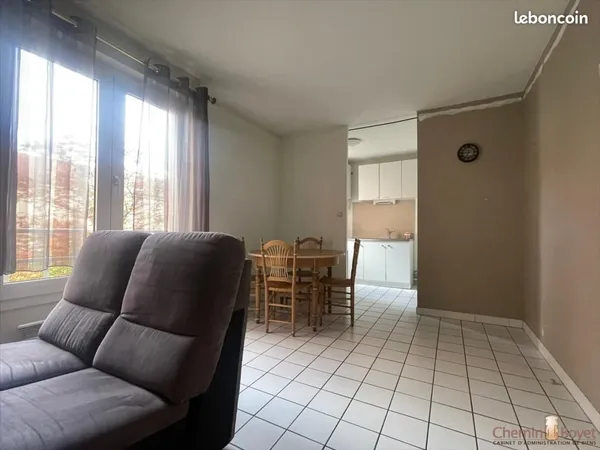 Studio 1 pièce 30 m² 