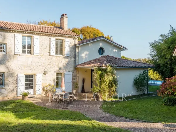 Demeure d'exception à Cénac: 14 pièces, piscine et confort 
