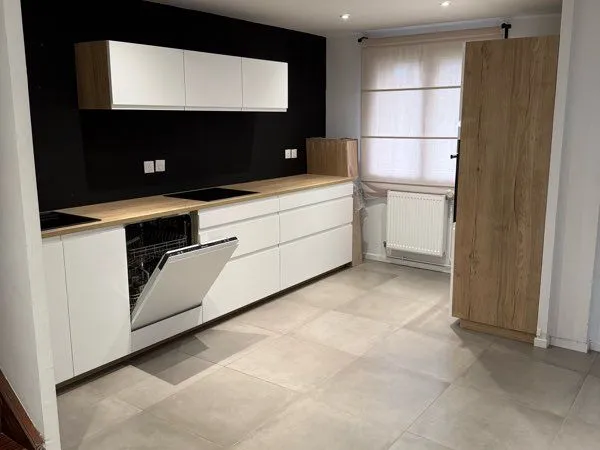 Maison semi-individuelle rénovée récemment 