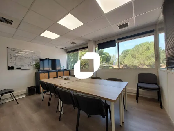 Bureaux 180 m² 