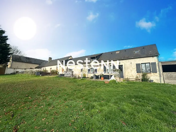 Jolie propriété à vendre avec grand gîte et salles de réception, terrain de 2 hectares à 