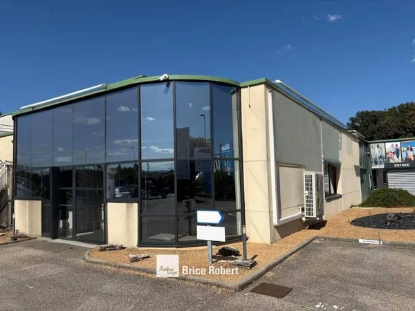 Local d'activité 395 m² 