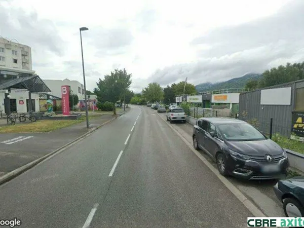 Local commercial 1300 m² 