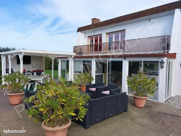 Maison 10 pièces 235 m² 
