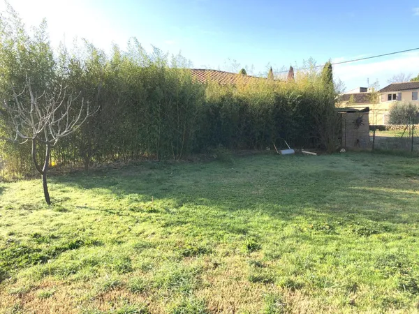 Terrain à bâtir de 345 m² à NOISY-LE-GRAND (93) 