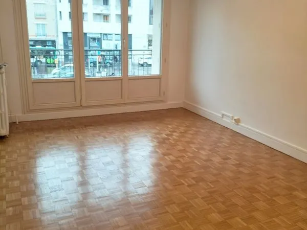 Loue appartement 2/3 pièces avec balcon 