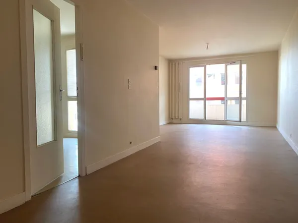 CLERMONT T3 avec balcon et parking 