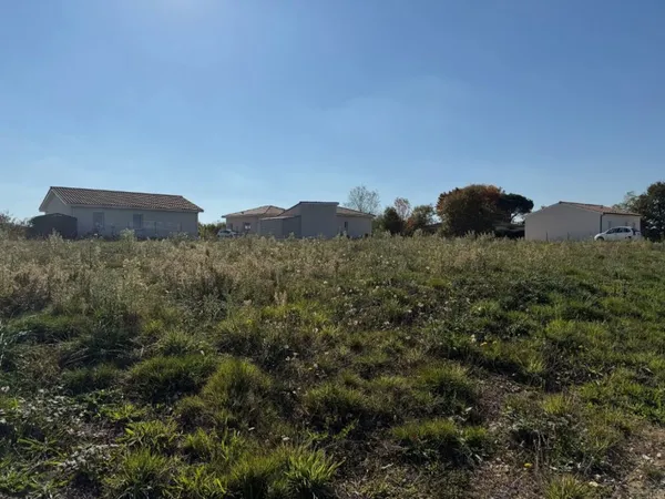 Terrain 710 m² 