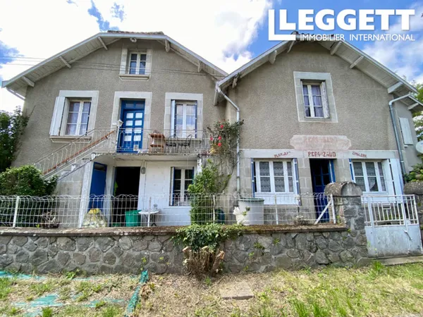 Maison indépendante à rénover avec garages et jardin, centre ville Chabanais 