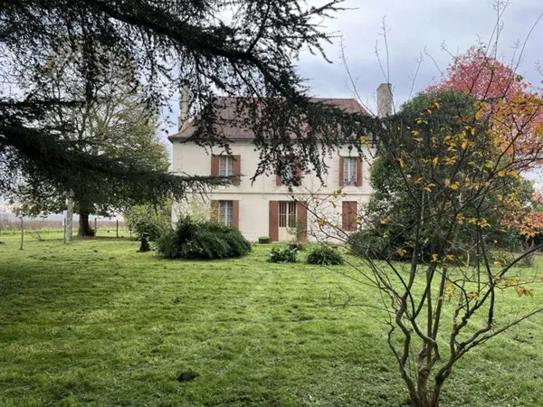 Maison en pierre de 6 pièces principales 