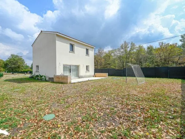 Contemporaine de 4 pièces principales 