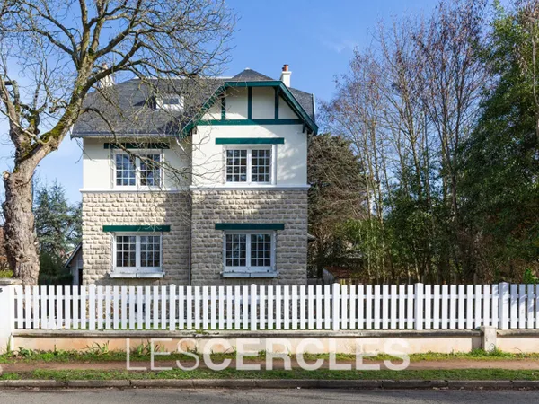 Maison 8 pièces de 120 € 