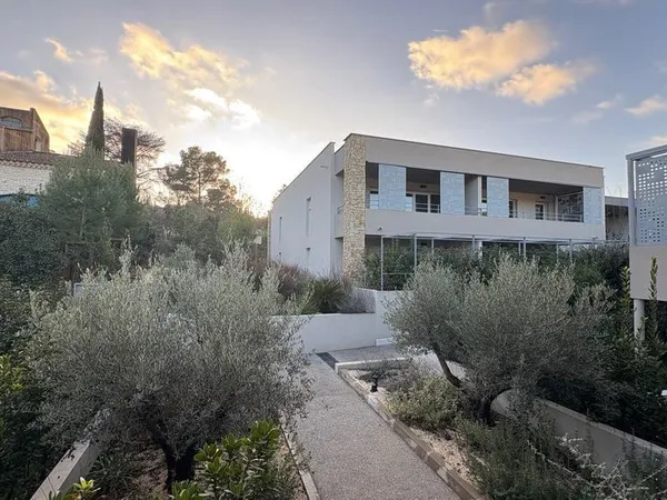P2+ TERRASSE+ 2 GARAGES- LES HAUTS DE CAMPLANIER 
