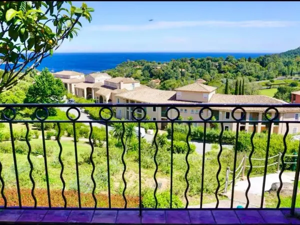 A VENDRE : T3 35m2 - CAP ESTEREL - SAINT-RAPHAEL - 83530 