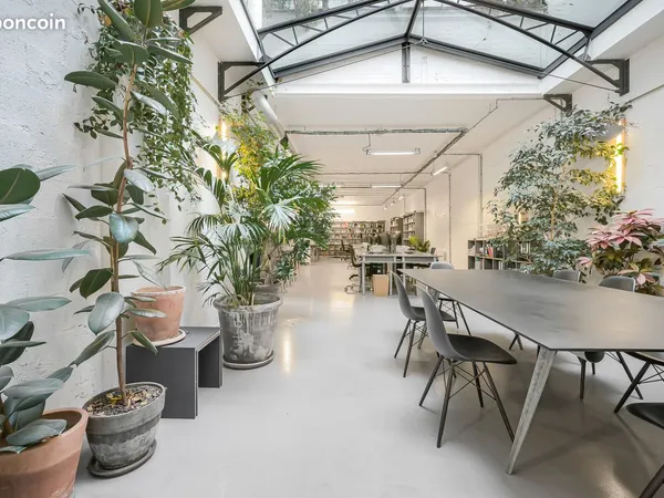 Bureau Vente Paris 10e Arrondissement  250m² 2257800€