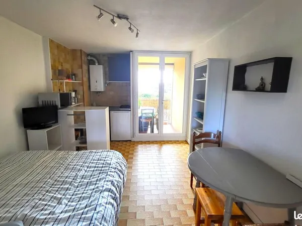 Studio 1 pièce 24 m² 