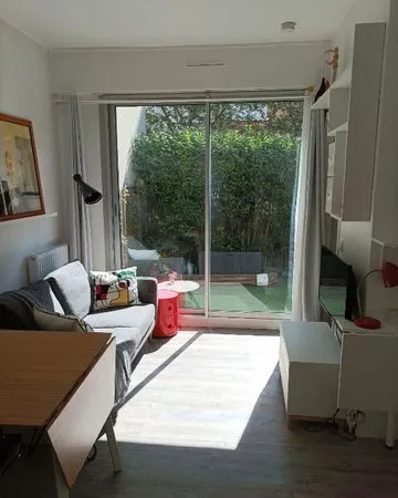 Studio meublé rénové avec jardin privatif - Bécon-les-Bruyères 