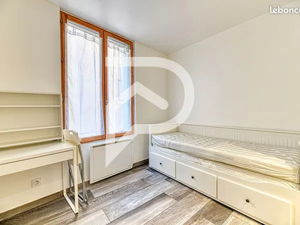 Studio 1 pièce 13 m² 