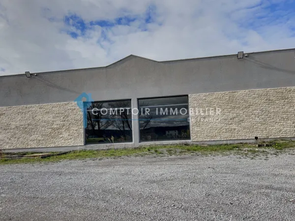 Local commercial 230 m² 